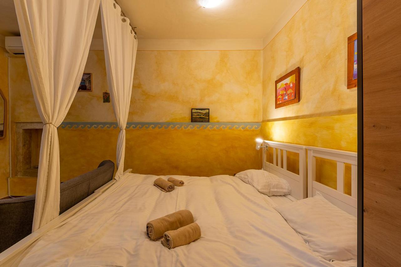 Alighieri Unique Apartment พูลา ภายนอก รูปภาพ